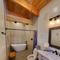 Whispering Pines Treehouses ico