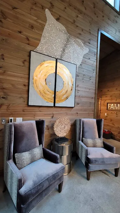 Modern Twist Cabin Picture 4