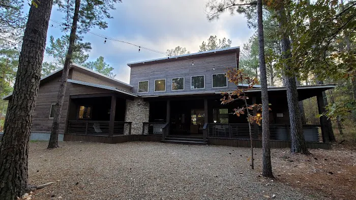 Modern Twist Cabin Picture 2