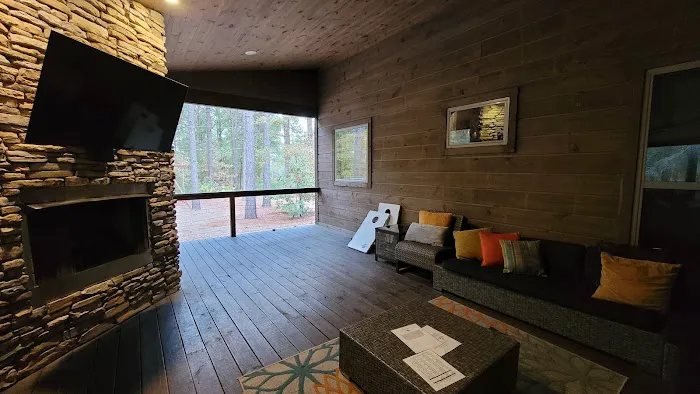 Modern Twist Cabin Picture 9