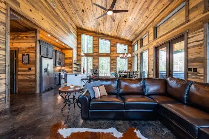 Trout and About Luxury Cabin- Broken Bow, OK Picture 2