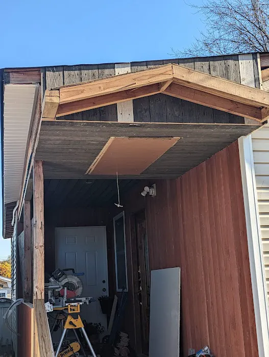 Riverview Trailer Cour Inc Picture 2