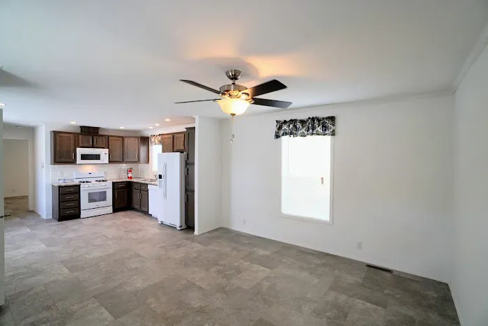 Edison Mobile Estates Picture 2
