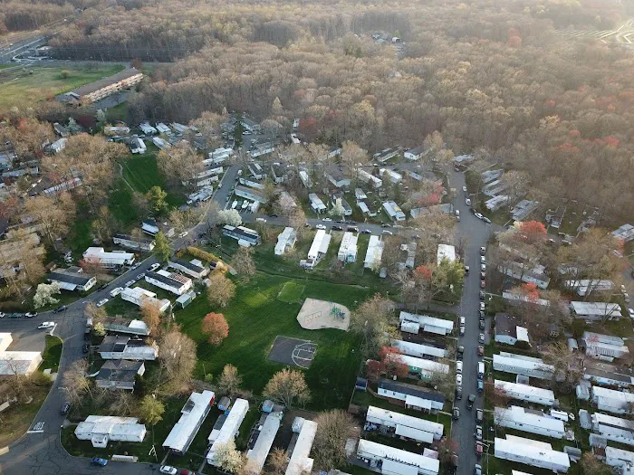 Monmouth Mobile Home Park Picture 2