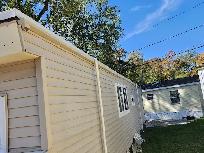 Monmouth Mobile Home Park Picture 7