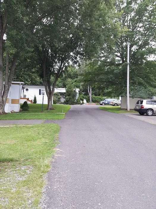 Friendly Mobile Park Picture 5