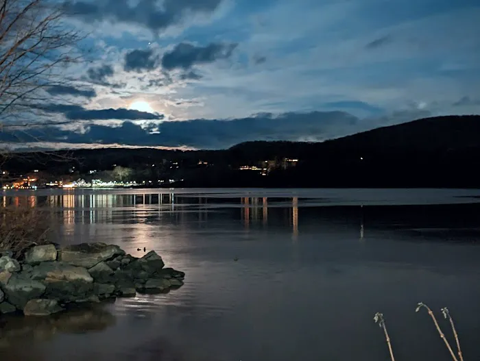 Highland Falls RV Park & Marina Picture 3