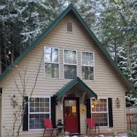 Elk Crossing Cozy Cabin at Crystal Mountain ico