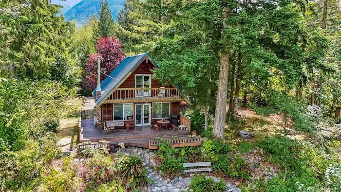 whistlingrivercabin Picture 1