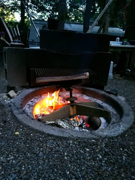 Buck Lake Campground (Private Campground) Picture 5
