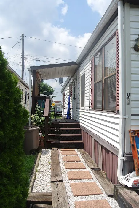 Holly Park Court Mobile Home Park, by Valley Community Management Picture 4