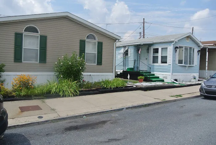 Holly Park Court Mobile Home Park, by Valley Community Management Picture 3