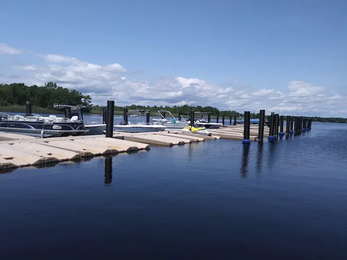 River Beach RV Resort Picture 3