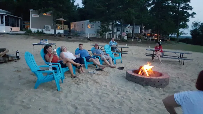 River Beach RV Resort Picture 8