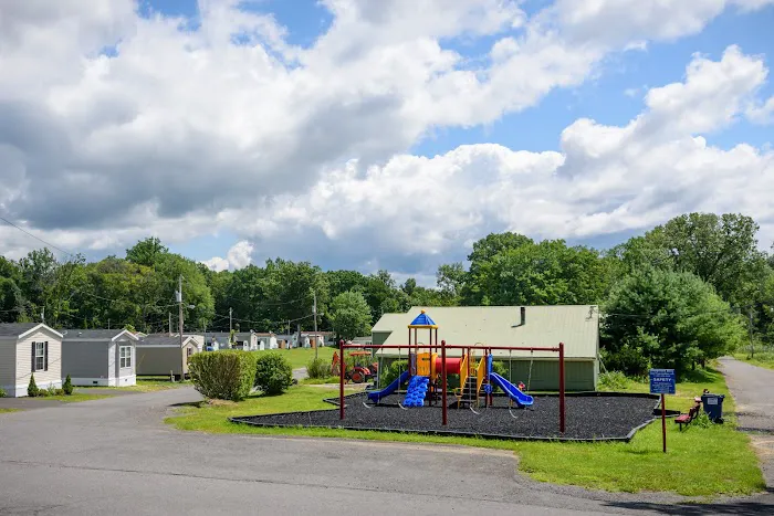 Rolling Hills Mobile Home Park Picture 2