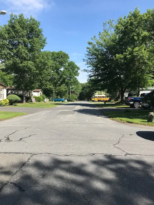 Oak Forest Mobile Home Park Picture 8