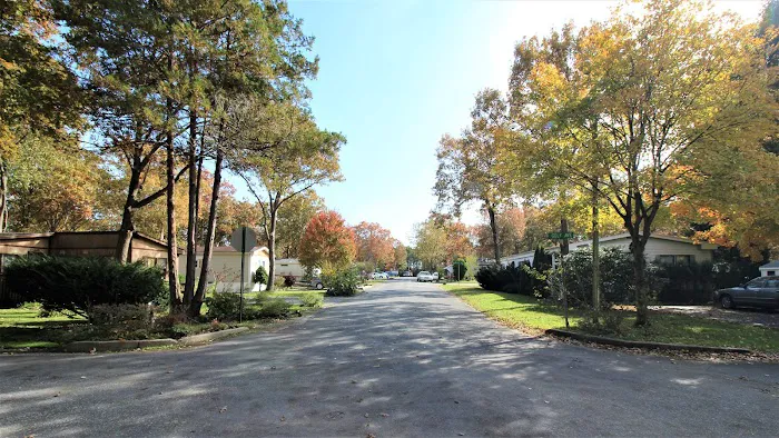 Oak Forest Mobile Home Park Picture 10