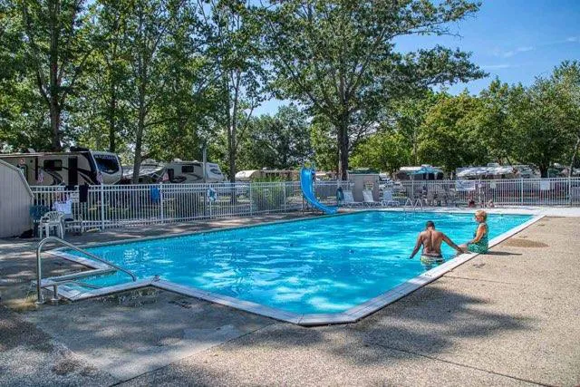 Pomona RV Park & Campground Picture 7