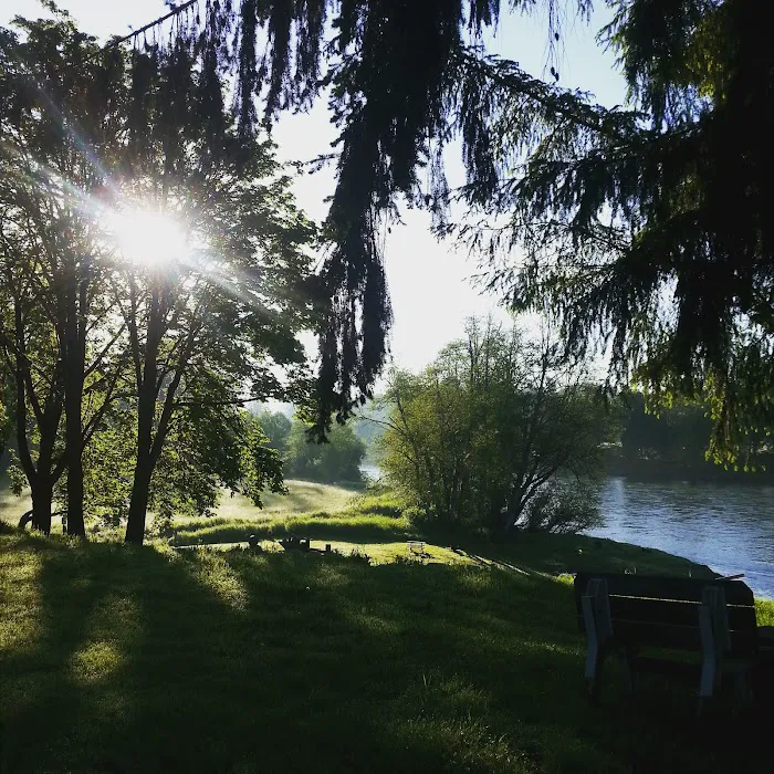 RiversEdge Lodge & RV Park Picture 1