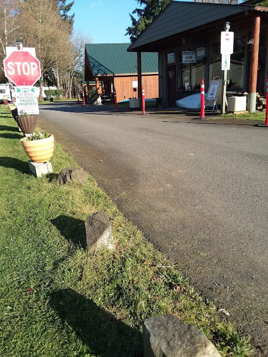 RiversEdge Lodge & RV Park Picture 6