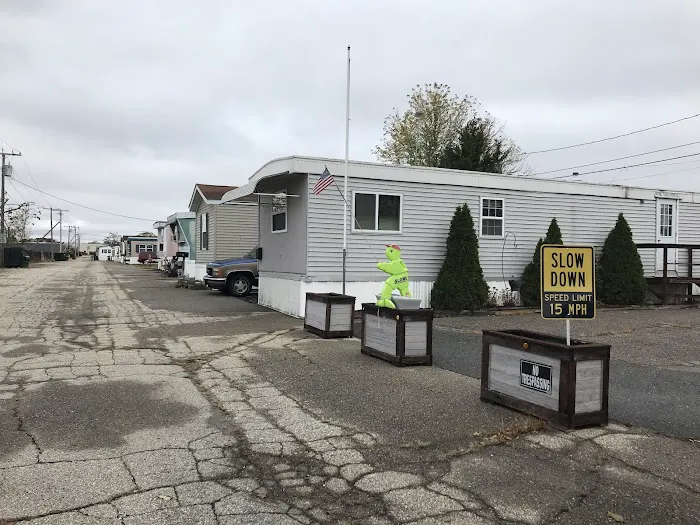 Gansett Mobile Home Park Picture 6