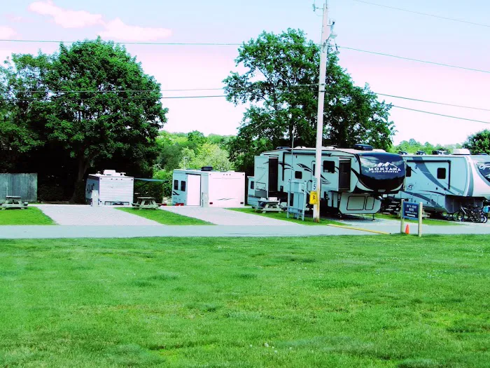 Meadowlark Mobile Home & RV Park Picture 5