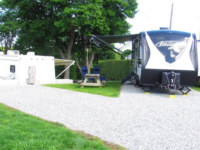 Meadowlark Mobile Home & RV Park Picture 8