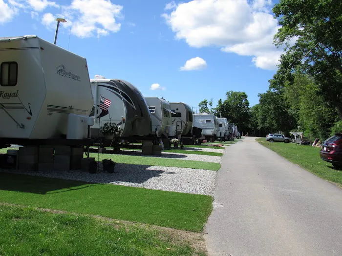 Meadowlark Mobile Home & RV Park Picture 10