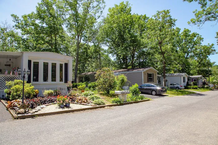 Pinewood Estates Manufactured Home Community Picture 4