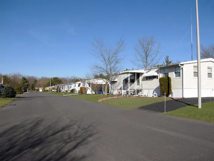 Pinewood Estates Manufactured Home Community Picture 2