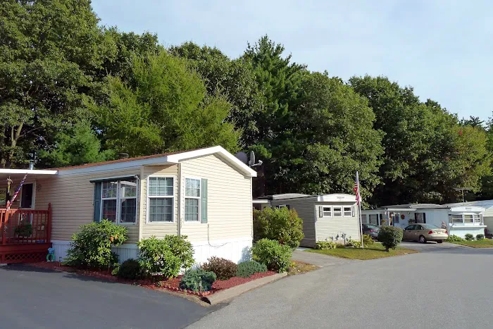 Chelmsford Commons Manufactured Home Community Picture 4