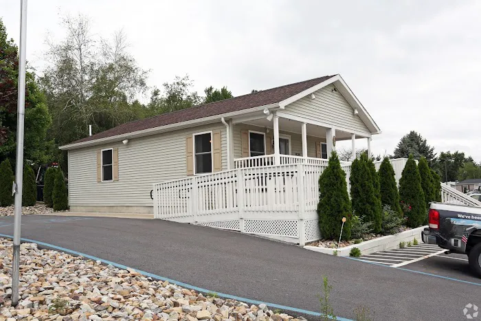 Maple Manor Picture 3