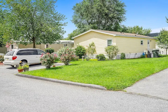 Grantville Commons Manufactured Home Community Picture 2