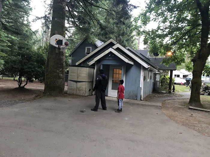 Cougar RV Park & Campground Picture 7