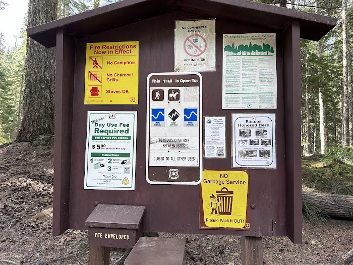 Campground: Crest Camp/Trailhead Picture 4