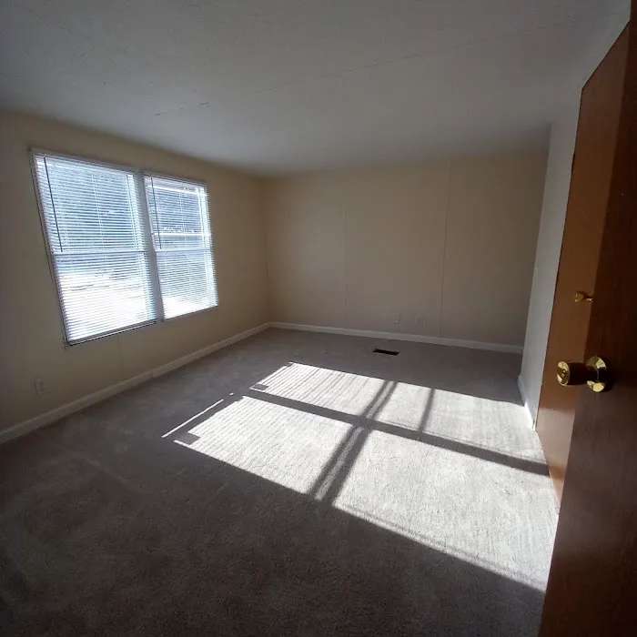 Thompson Manor Picture 5