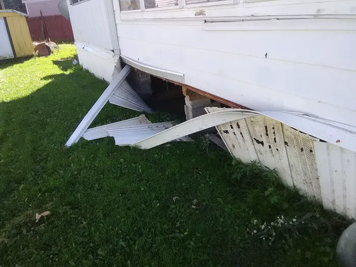 Hanshaw Village Mobile Home Park Picture 3