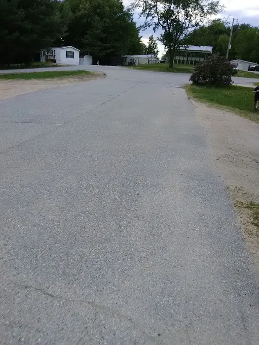 Interlakes Mobile Home Park Picture 5