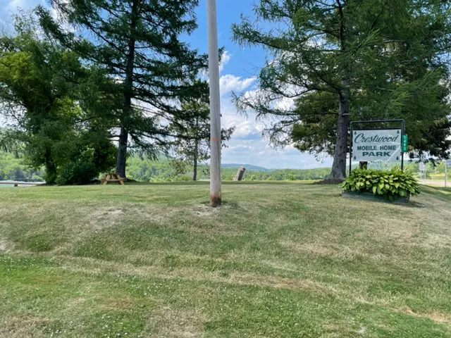 Crestwood Mobile Home Park Picture 2