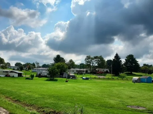 Crestwood Mobile Home Park Picture 9