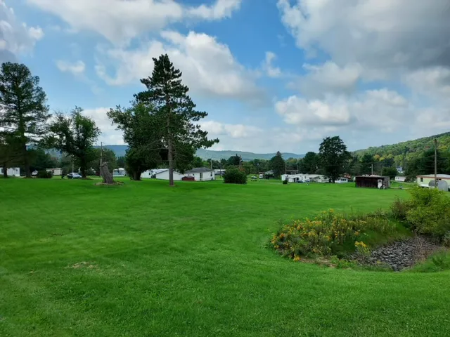 Crestwood Mobile Home Park Picture 6