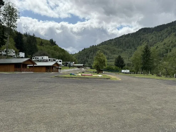Trask River RV Park Picture 4