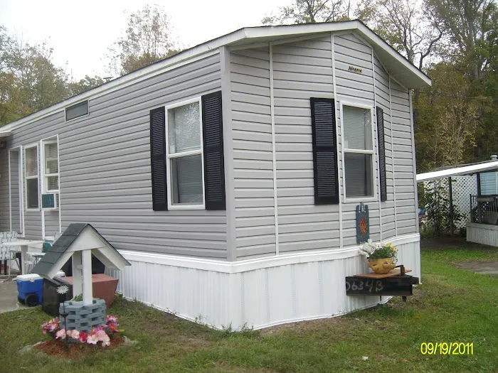 Rolling Acres Mobile Home Park Picture 3
