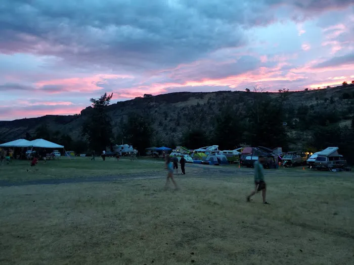 Oasis Riverview campground Picture 8