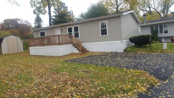 East Avenue - Forest Lawn MHC Picture 2