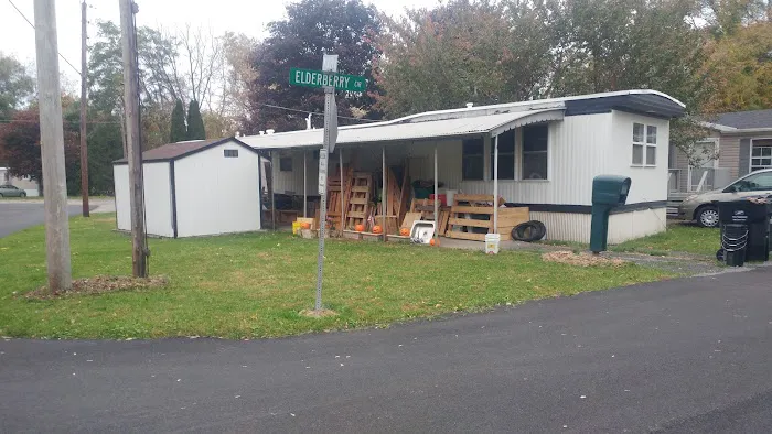 East Avenue - Forest Lawn MHC Picture 1