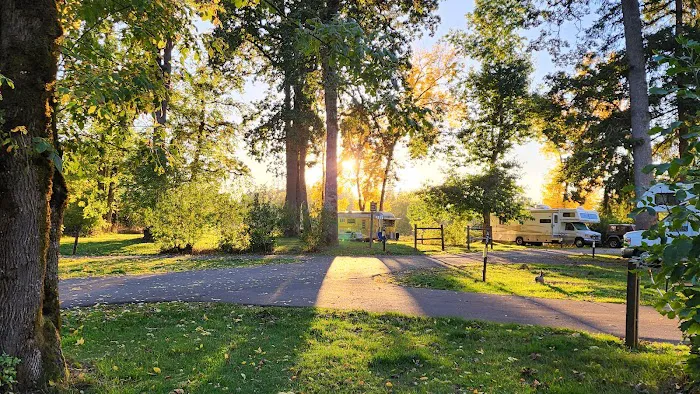 A Loop Campground, Champoeg State Historic Area Picture 3
