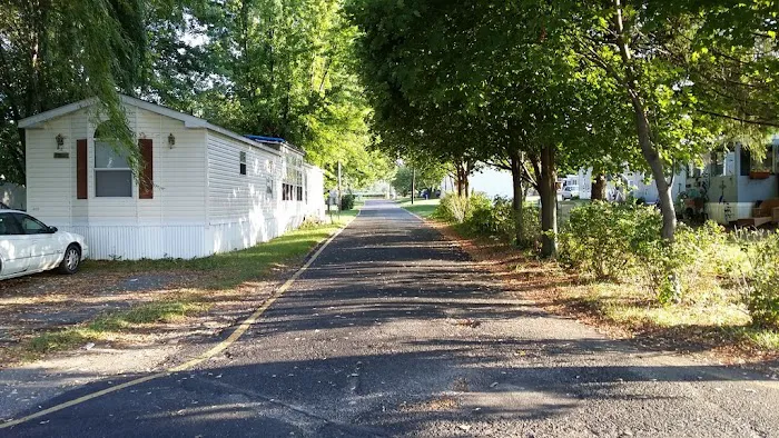 Maple Ridge Mobile Home Park Picture 4