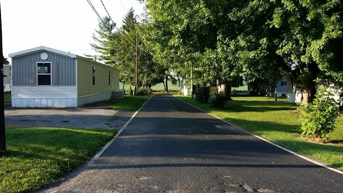 Maple Ridge Mobile Home Park Picture 2