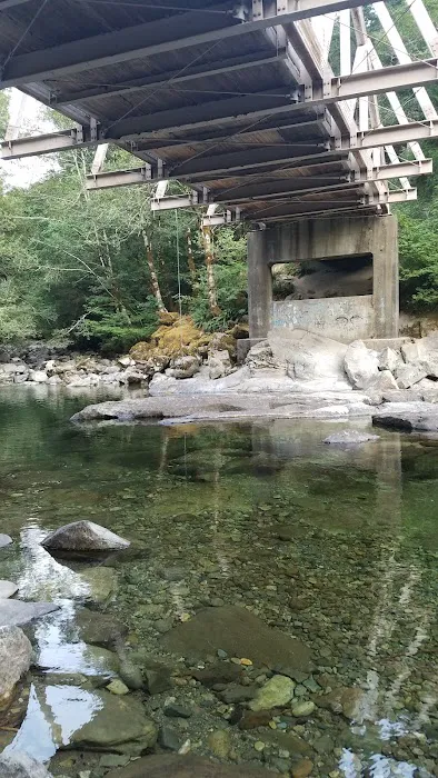 Shady Cove Campground Picture 3